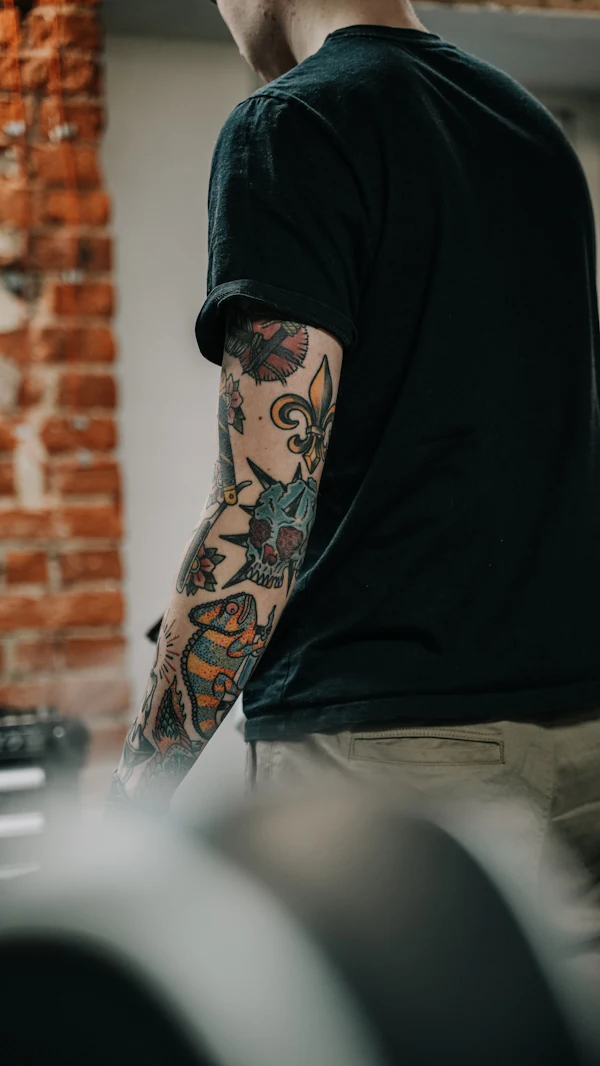 An artist with a traditional sleeve